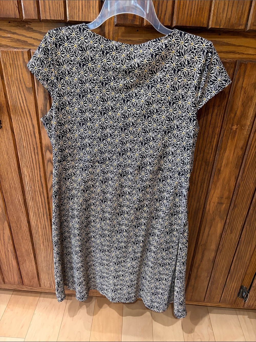 Toad & Co Rosemarie organic cotton/Tencel V neck Empire waist Dress
Large - Picture 2 of 4